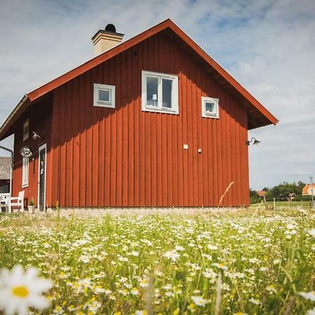 Broby Bed & Breakfast Entreplan นูเชอปิง ภายนอก รูปภาพ