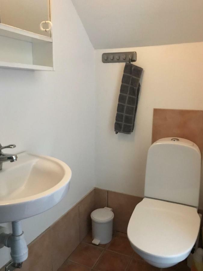 Broby Bed & Breakfast Entreplan นูเชอปิง ภายนอก รูปภาพ