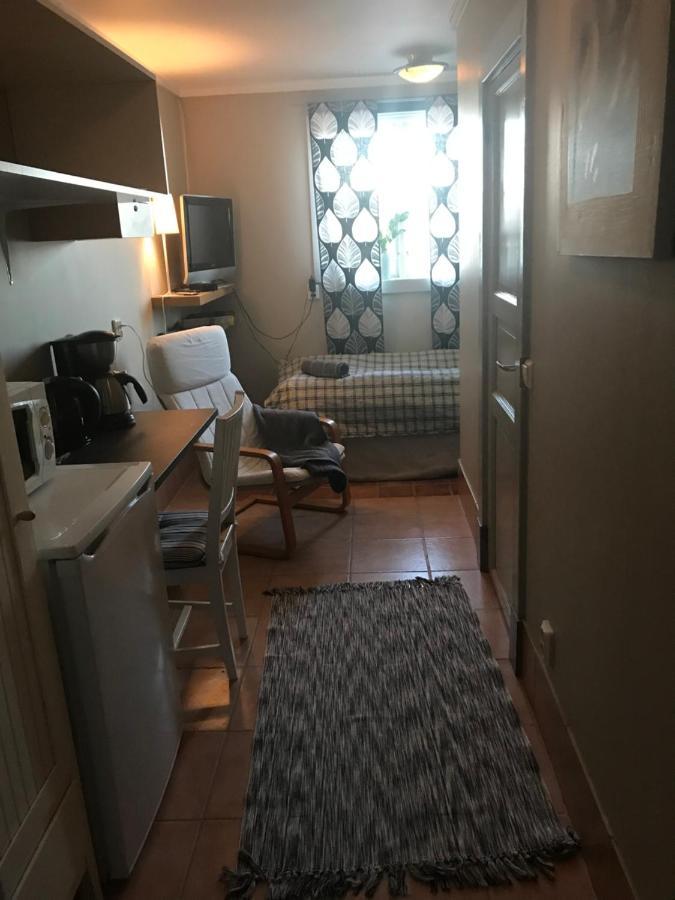 Broby Bed & Breakfast Entreplan นูเชอปิง ภายนอก รูปภาพ